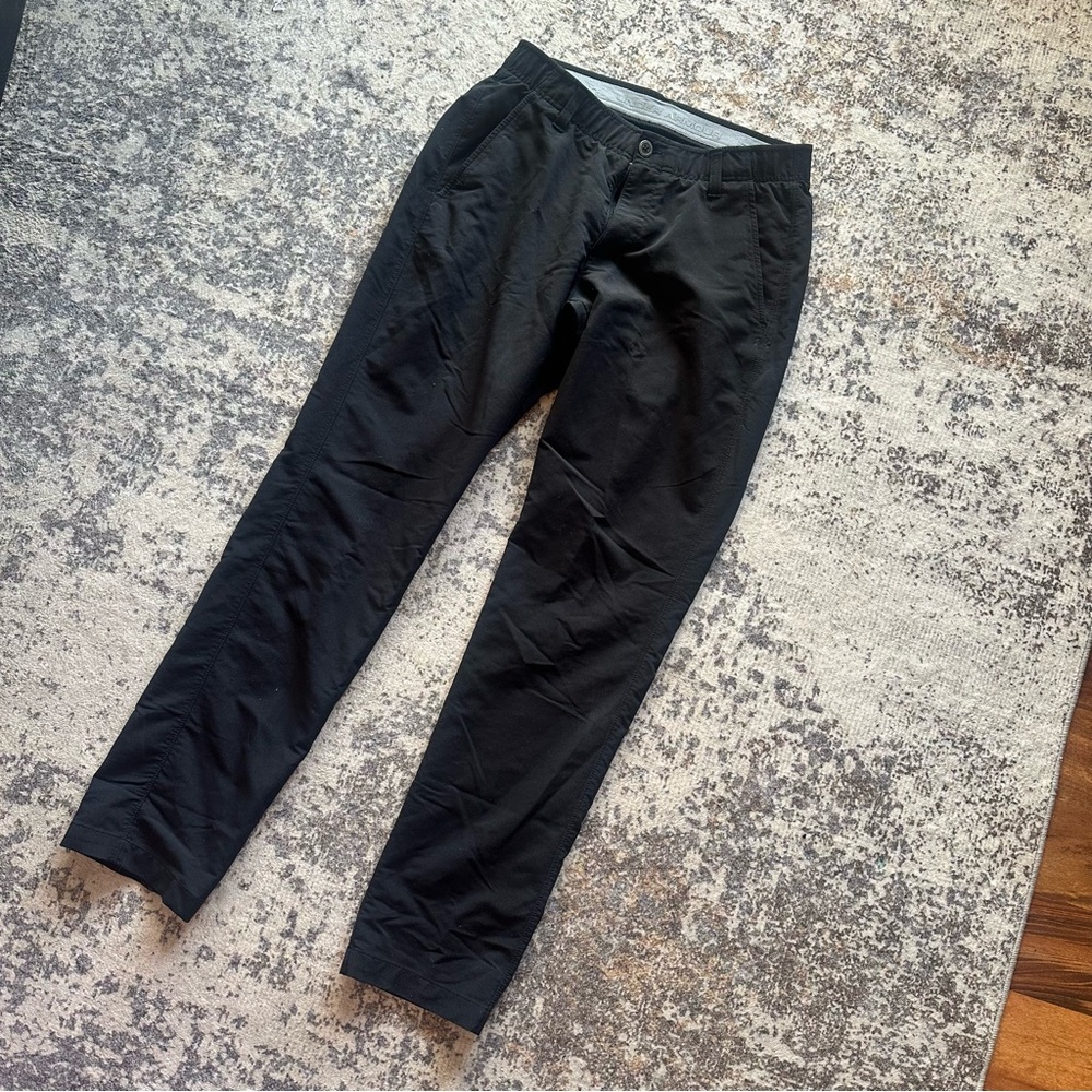 EUC Under Armour Men's Black Golf Pants- Straight Fit---sz 32/32